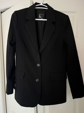 Dynamite Black Classic Two-Button Blazer